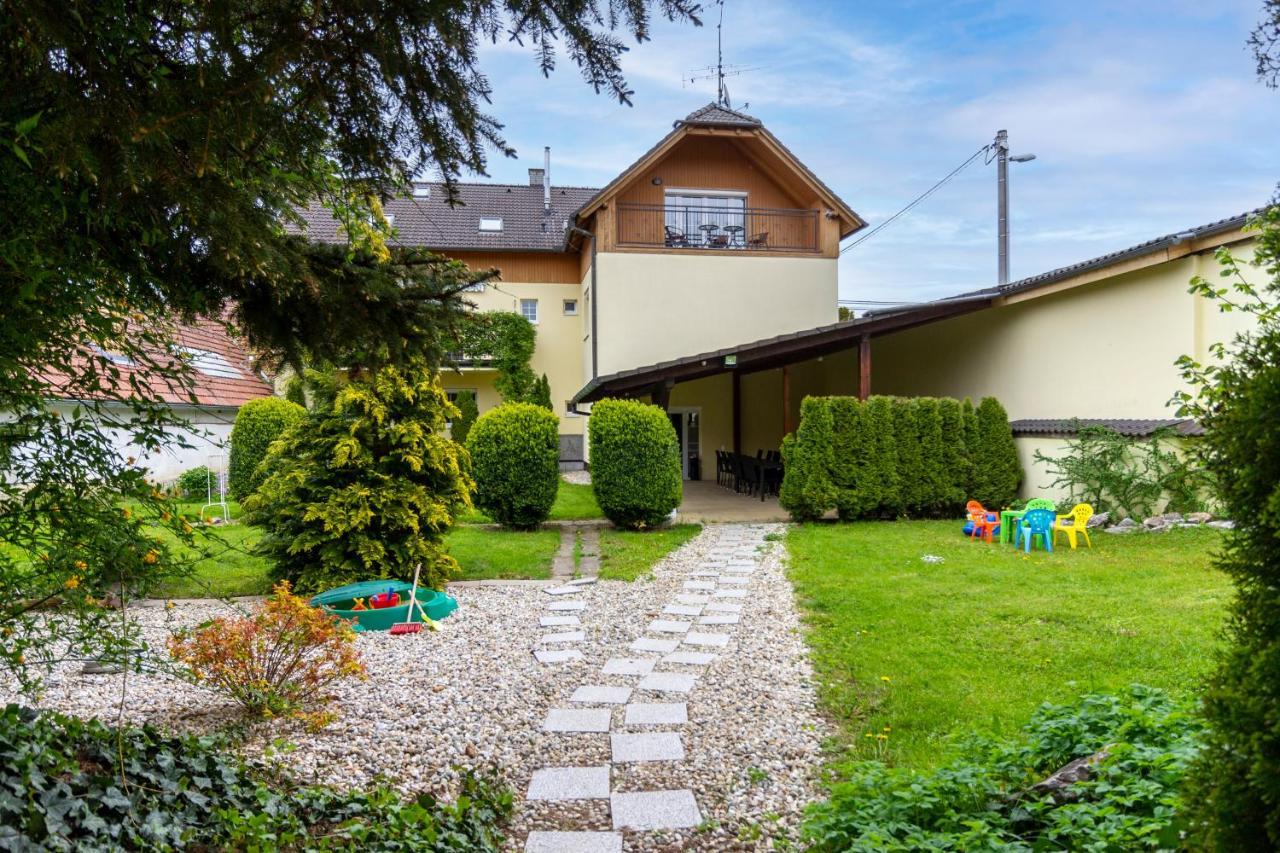 Apartmanovy Dum Vilémovice Esterno foto
